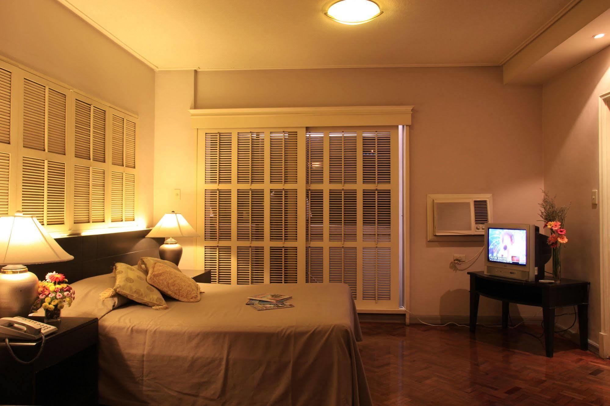 Mabini Mansion Hotel & Residential Suites Манила Экстерьер фото